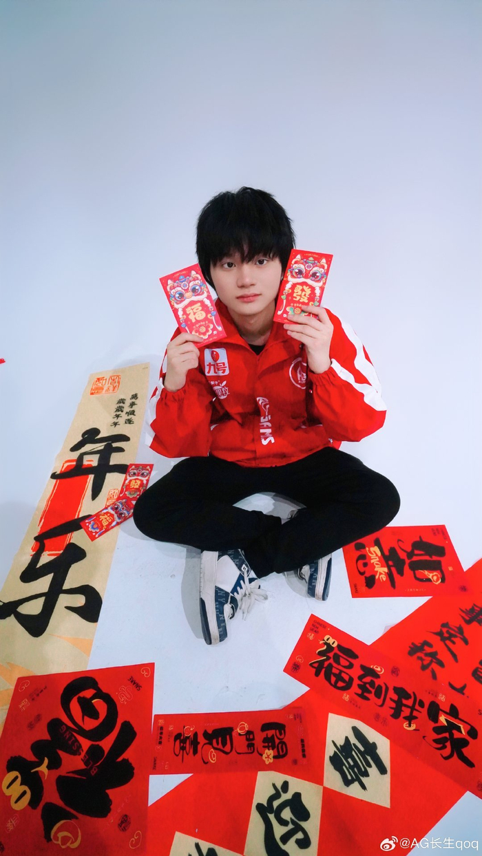 解析“同花A”的战略价值：它不仅是强牌，更是最好的诈唬阻碍张。（同花A的战略价值剖析：强牌属性与顶级诈唬阻挡能力兼具）