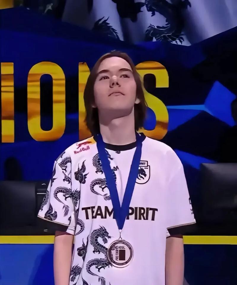 rookie ：Shanji之前被LNG偷家过，我们琢磨一下可以偷了