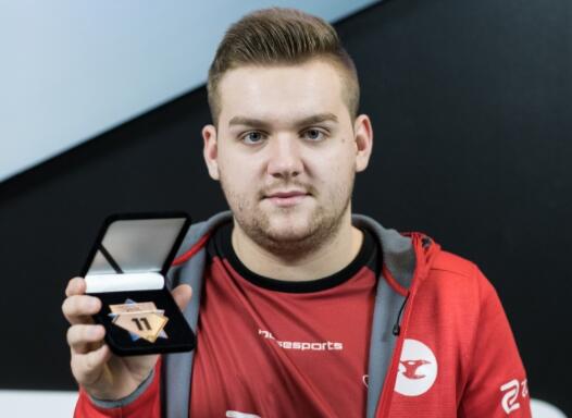 麻将里最怕自信过头（麻将里，过度自信是最大隐患）